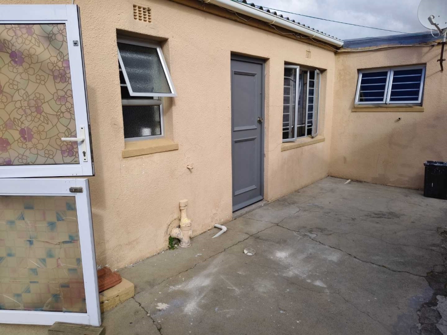To Let 1 Bedroom Property for Rent in Grassy Park Western Cape